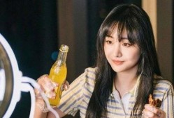 圈内爆料钟美美是谁扮演的,揭秘网络红人钟美美扮演者之谜