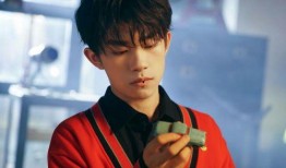 千玺爆料父母视频播放,父母温馨瞬间，视频播放引网友热议